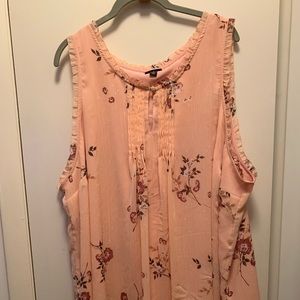 Torrid dusty rose floral tank with pleating